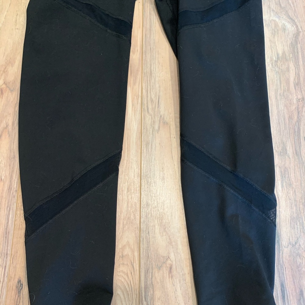Old Navy Active leggings with mesh accents